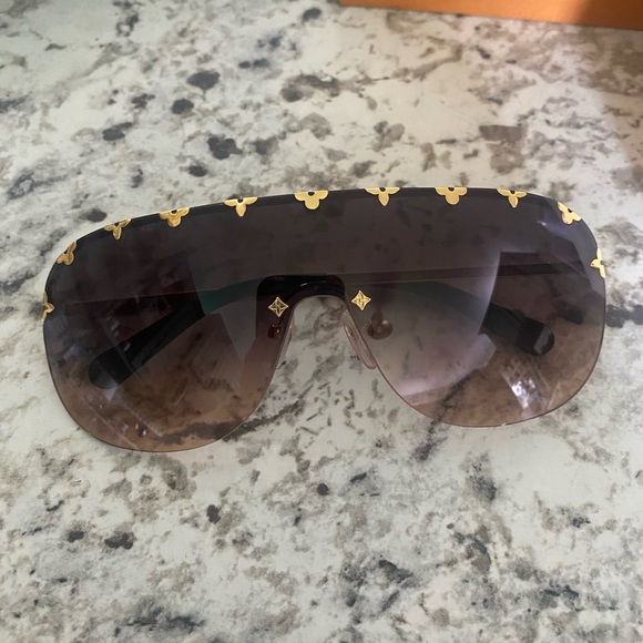 Louis Vuitton Sunglasses - Picture 4 of 4